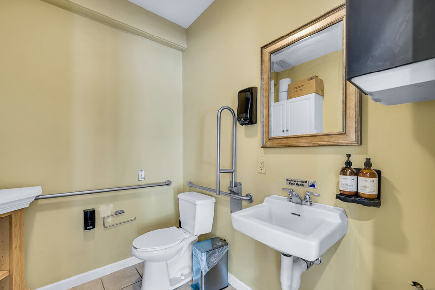 More Photos Of 93 Elm St, Old Saybrook Restaurant For Sale