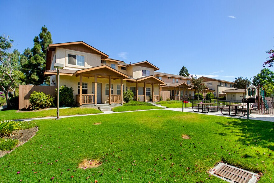 More Photos Of 220-244 Garcia St, Santa Paula Apartments For Sale