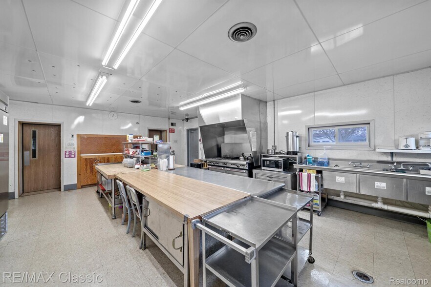 More Photos Of 26701 Joy Rd, Dearborn Heights Religious Facility For Sale