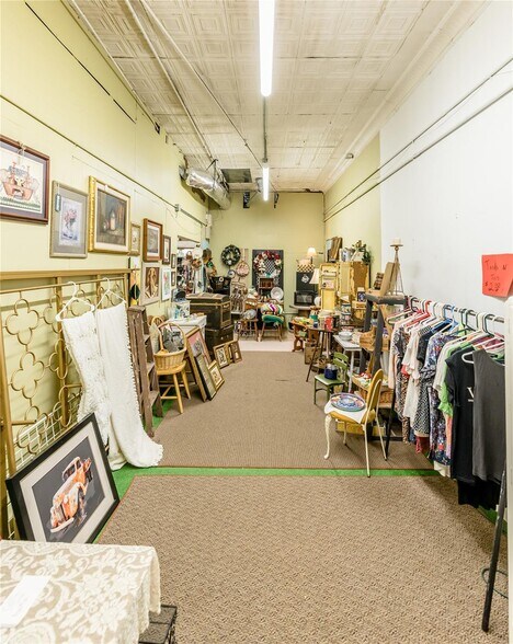 More Photos Of 218 W Broadway Ave, Elk City General Retail For Sale