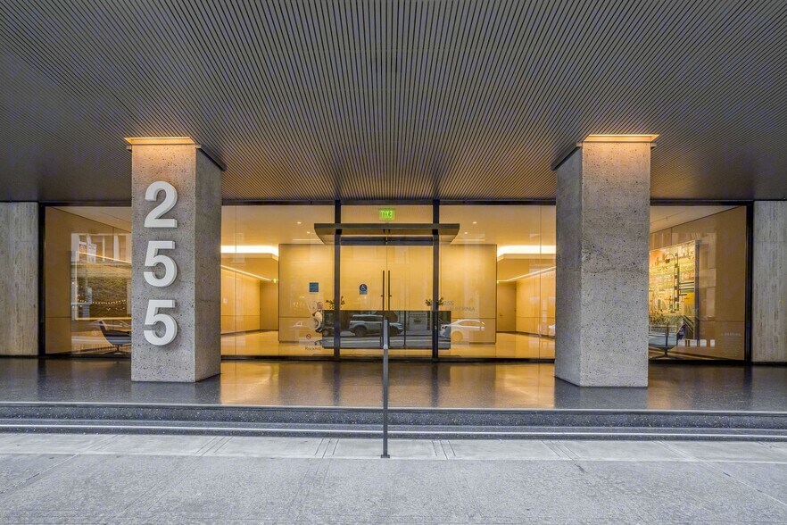 More Photos Of 255 California St, San Francisco Coworking Space