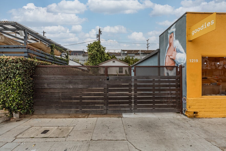 More Photos Of 1219 Abbot Kinney Blvd, Venice Storefront Retail Residential For Lease