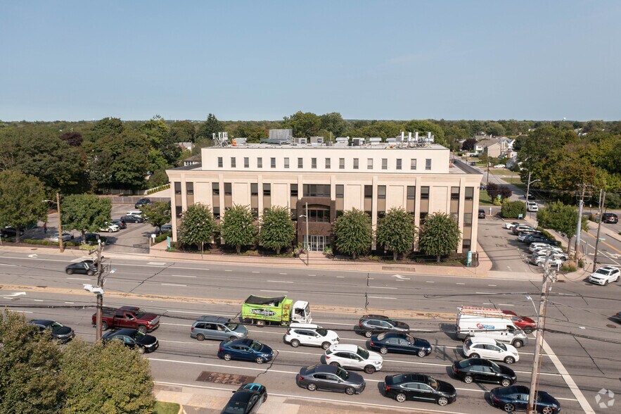 More Photos Of 375 N Broadway, Jericho Office For Sale