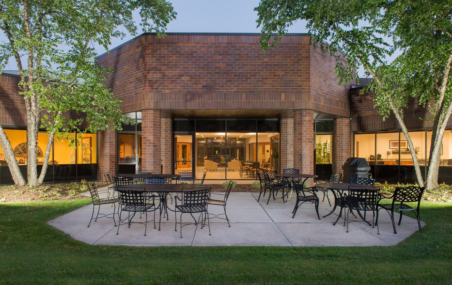 More Photos Of 250 N Patrick Blvd, Brookfield Office For Lease