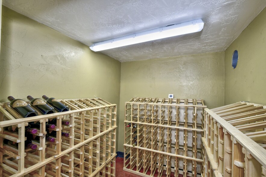 More Photos Of 121 8th St, Colusa Showroom For Sale