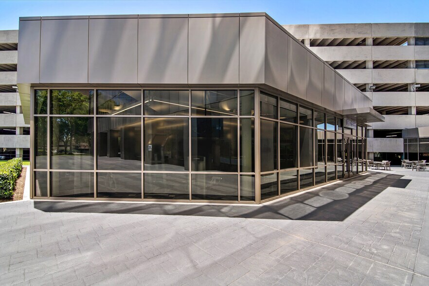 More Photos Of 5599 San Felipe St, Houston Office For Sale