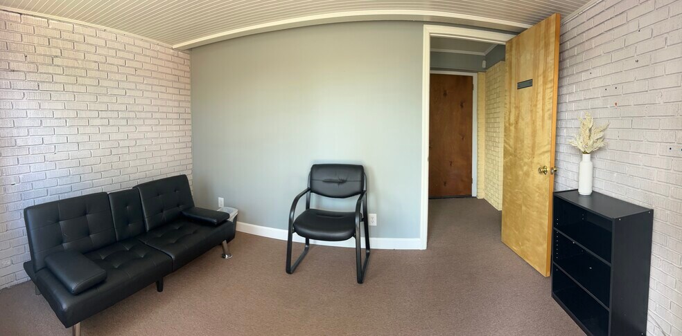 More Photos Of 1934 N Pleasantburg Dr, Greenville Medical For Lease