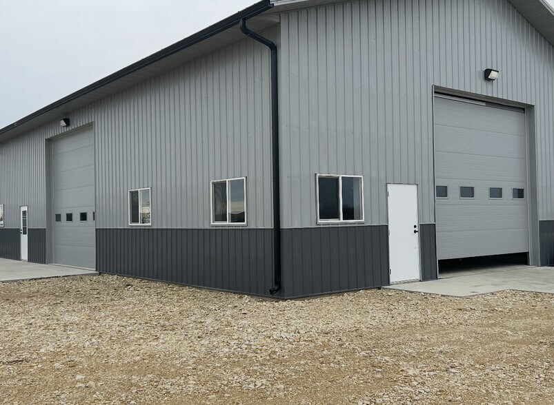 More Photos Of 1966 110th St, Casey Flex For Lease