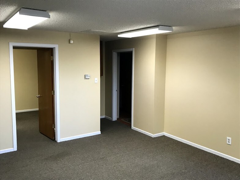 More Photos Of 3768 Norwood Dr, Littleton Warehouse For Lease