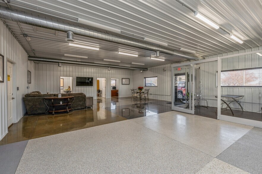 More Photos Of 33083 Ute Ave, Waukee Flex For Sale