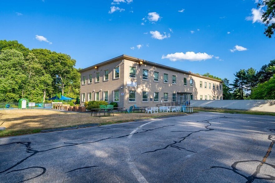 More Photos Of 141 Mansion Dr, Walpole Office For Sale