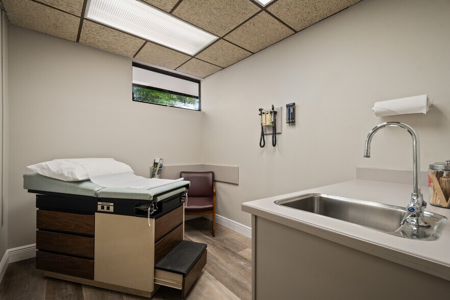 More Photos Of 3027 Aloma Ave, Winter Park Medical For Lease