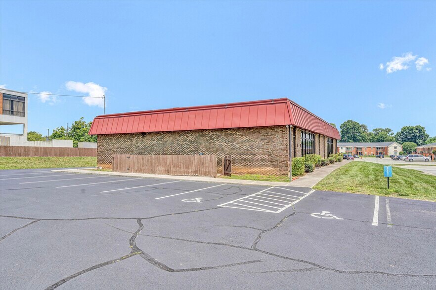 More Photos Of 1930 Braeburn Dr, Salem Medical For Sale