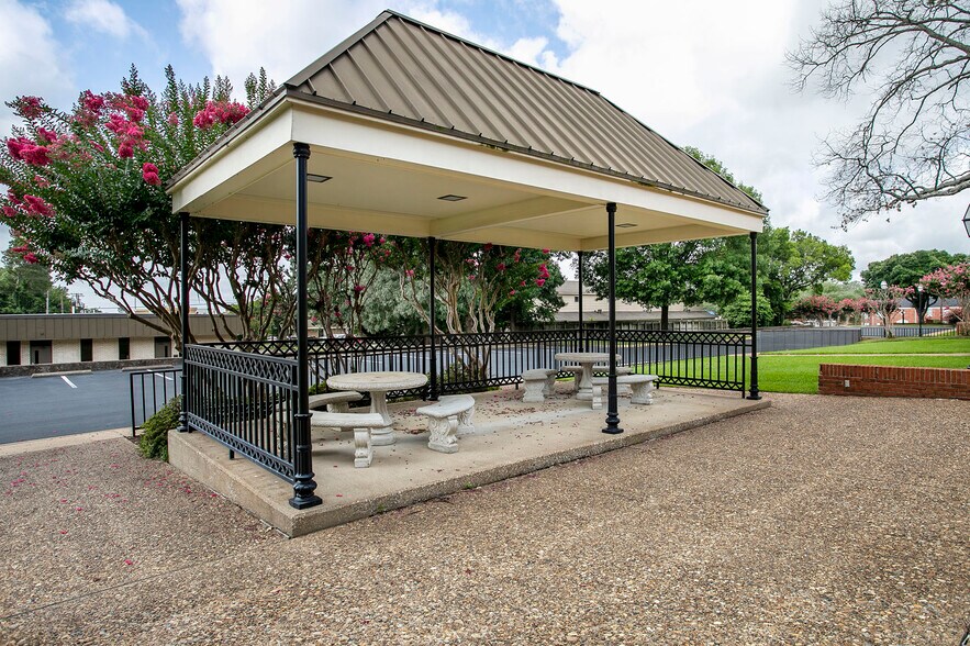 More Photos Of 3300 S Broadway Ave, Tyler Unknown For Lease