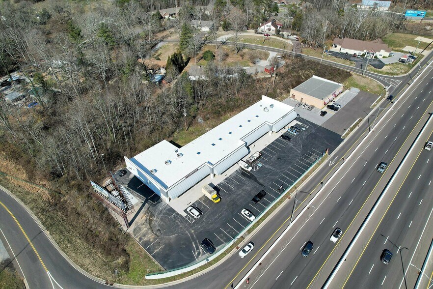 More Photos Of 3125 - 3169 Lakemoor View Rd, Knoxville Storefront For Lease