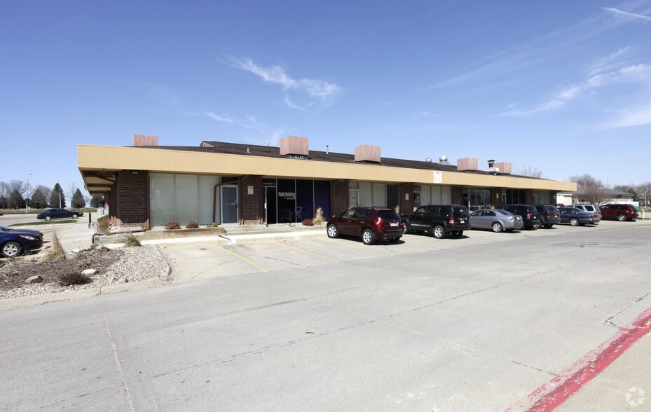 More Photos Of 14203-14265 Pacific St, Omaha Unknown For Lease