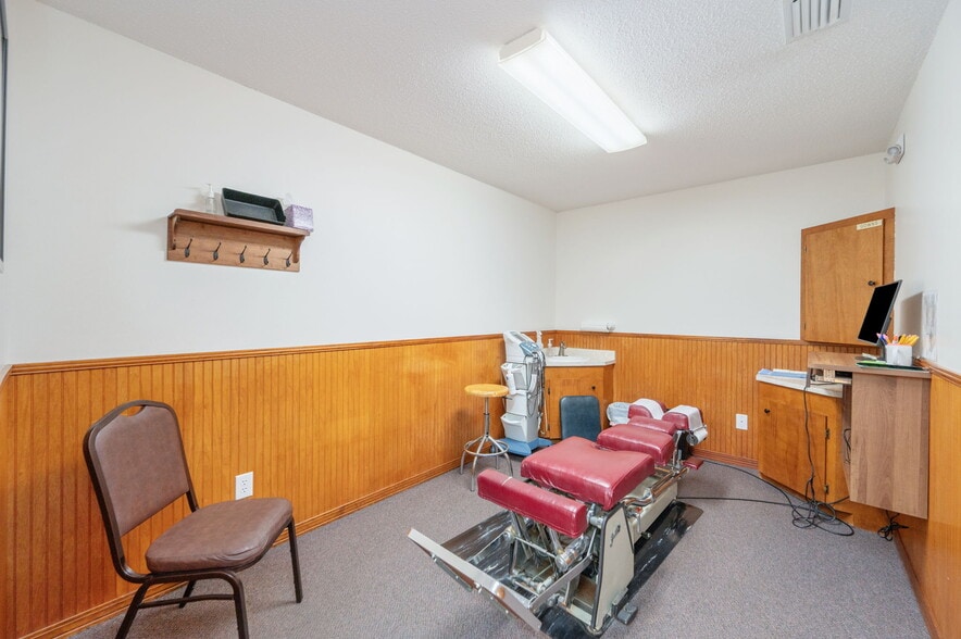 More Photos Of 1078 S Ferdon Blvd, Crestview Medical For Sale