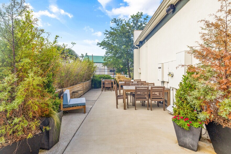 More Photos Of 11359 Highway 17, Pawleys Island Restaurant For Sale