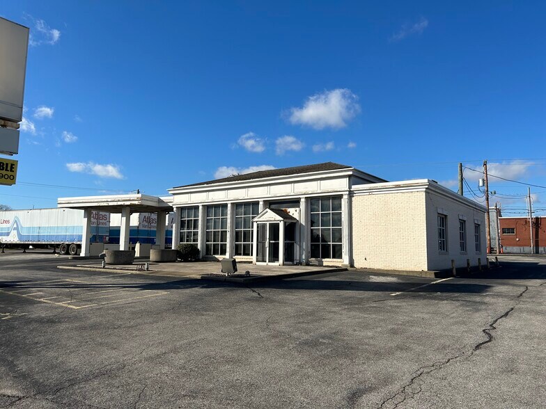 More Photos Of 2230 N Fares Ave, Evansville Freestanding For Lease