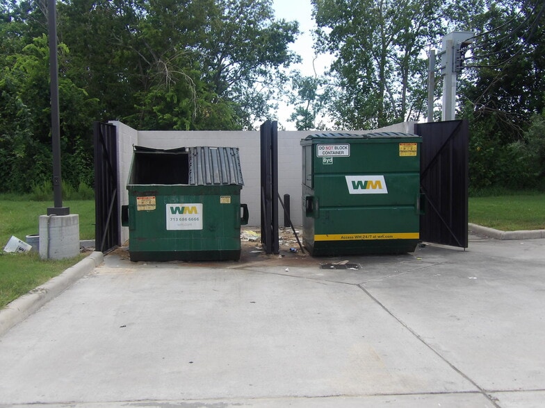 More Photos Of 3401 East Blvd, Deer Park Storefront For Lease