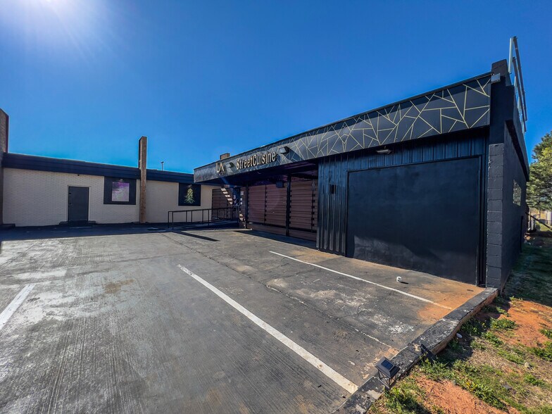 More Photos Of 5708 NW Expressway St, Oklahoma City General Retail For Sale