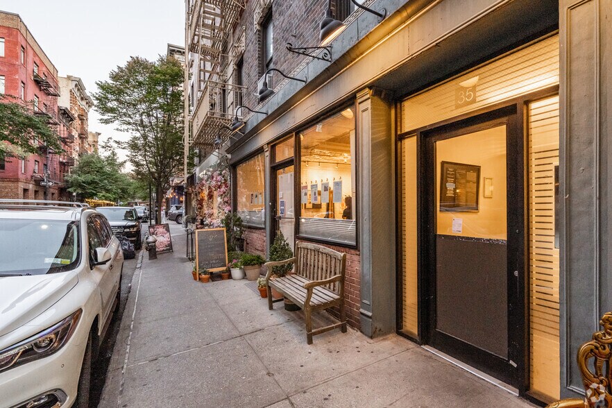 More Photos Of 35 Bedford St, New York Apartments For Lease