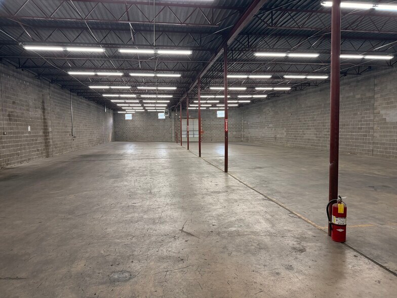 More Photos Of 2611 Irving Blvd, Dallas Distribution For Lease