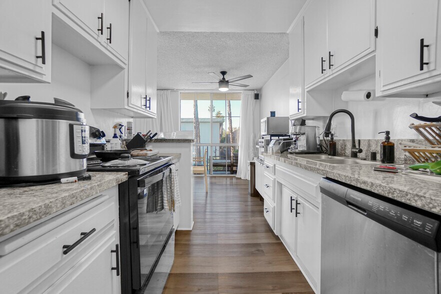 More Photos Of 8011 Romaine St, Los Angeles Apartments For Sale