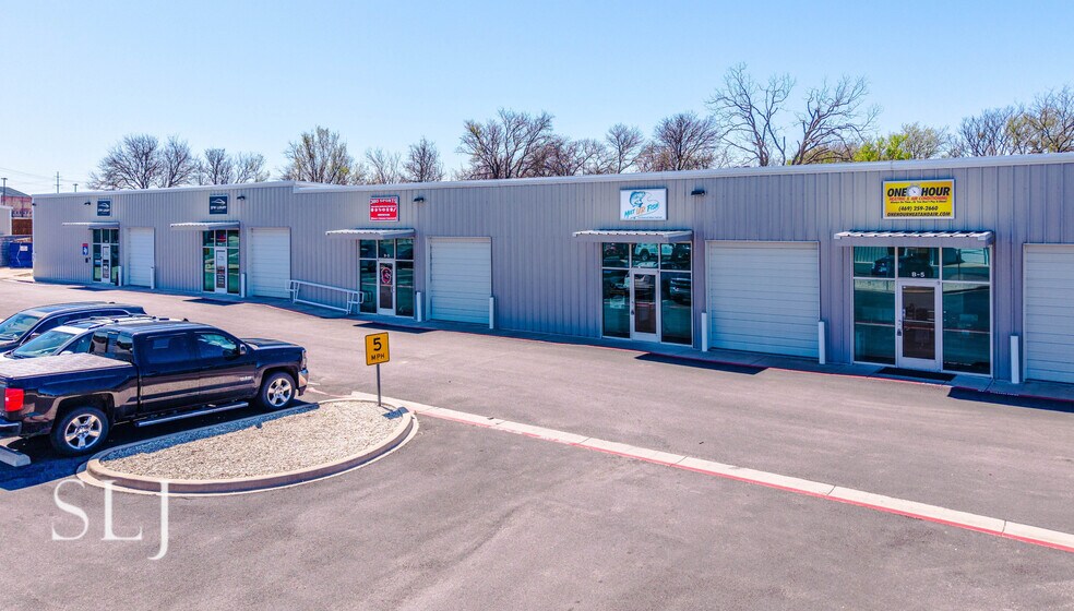 More Photos Of 1518 Navo Rd, Aubrey Showroom For Sale