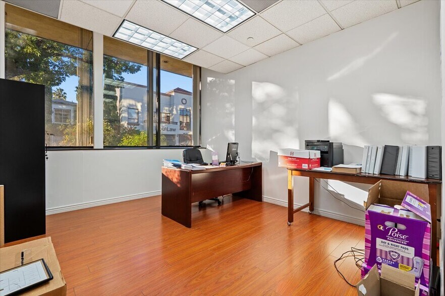 More Photos Of 220 S Kenwood St, Glendale Office For Lease