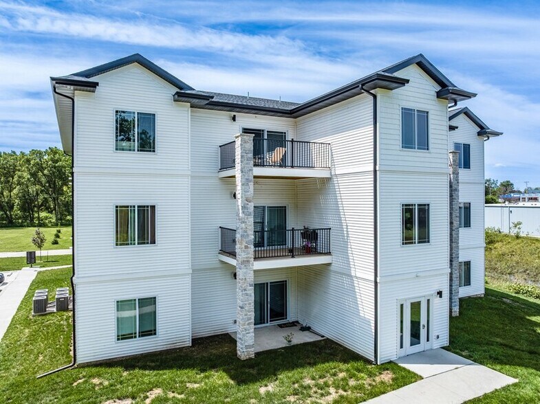 More Photos Of 605 E 1st St, Monticello Apartments For Sale