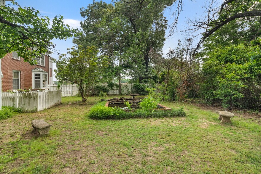 More Photos Of 1320 S Albert Pike Ave, Fort Smith Hospitality For Sale