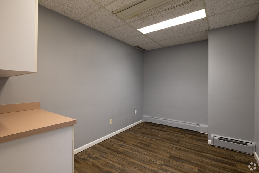 More Photos Of 25701 N Lakeland Blvd, Cleveland Medical For Lease