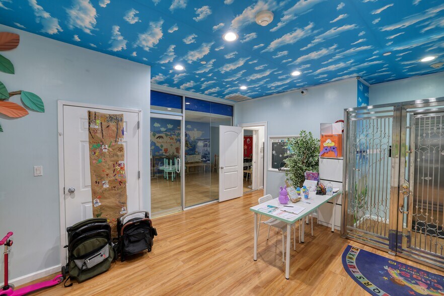 More Photos Of 7543 Parsons Blvd, Flushing Storefront Retail Office For Sale