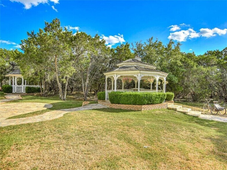 More Photos Of 251 Circle Dr, Wimberley Hospitality For Sale