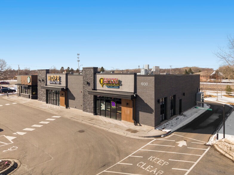 More Photos Of 1940 Donegal Dr, Woodbury Storefront For Sale