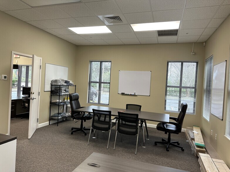 More Photos Of 7313 International Pl, Sarasota Office For Lease