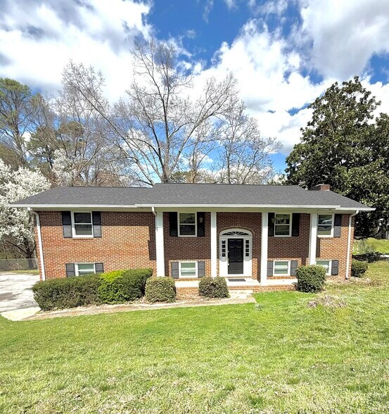 More Photos Of 7111 E Brainerd Rd, Chattanooga Loft Creative Space For Lease