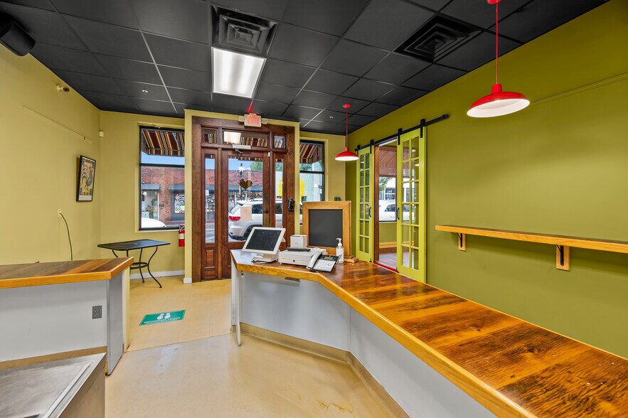 More Photos Of 607 N Trade St, Winston-Salem Freestanding For Lease