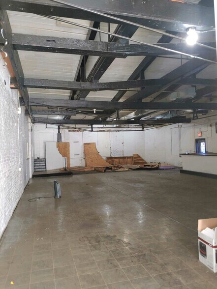 More Photos Of 26 Hadley Mill Rd, Holyoke Warehouse For Sale