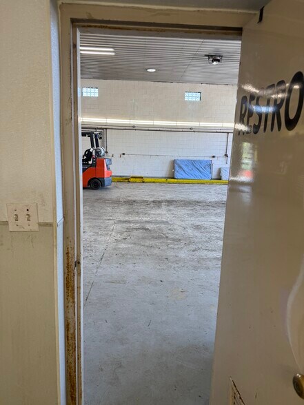 More Photos Of 4881 Pittsburgh Rd, Harrisville Light Distribution For Sale