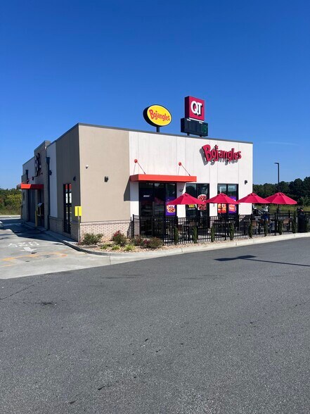 More Photos Of 19005 Highway 72 E, Clinton Restaurant For Sale