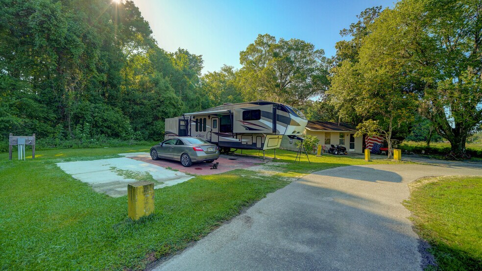 More Photos Of 3297 US 17 Hwy, Green Cove Springs Bar For Sale
