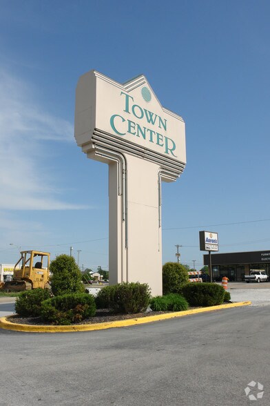 More Photos Of 400 E Diamond Ave, Evansville Unknown For Lease