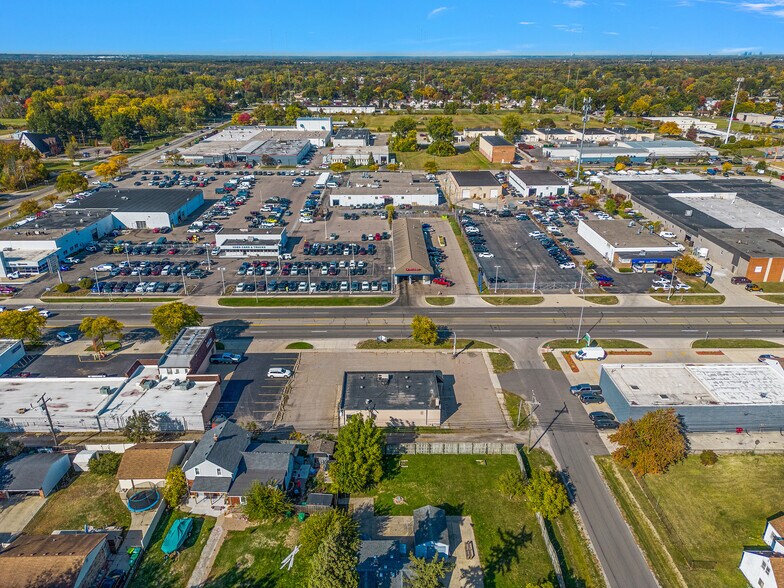 More Photos Of 32611 Ford Rd, Garden City Freestanding For Lease