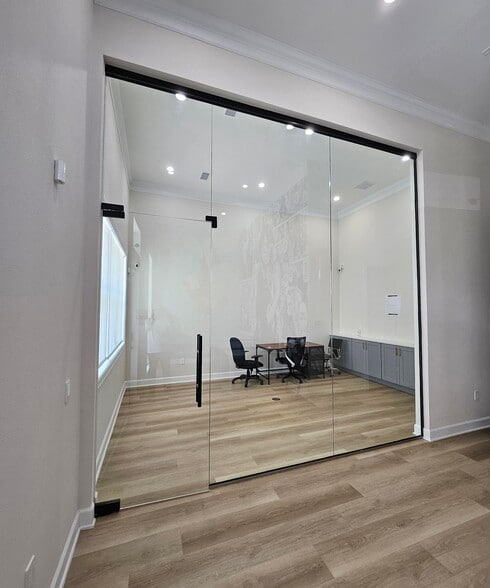 More Photos Of 1325 Main St, Katy Office For Lease