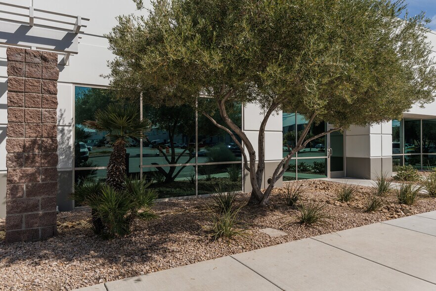 More Photos Of 6290 S Pecos Rd, Las Vegas Showroom For Lease