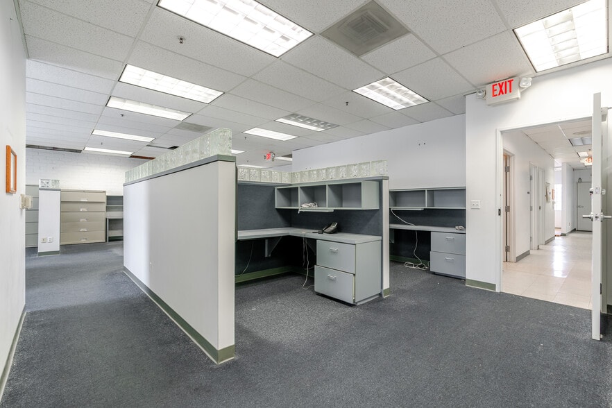 More Photos Of 700-710 W Wilson Ave, Glendale Warehouse For Sale