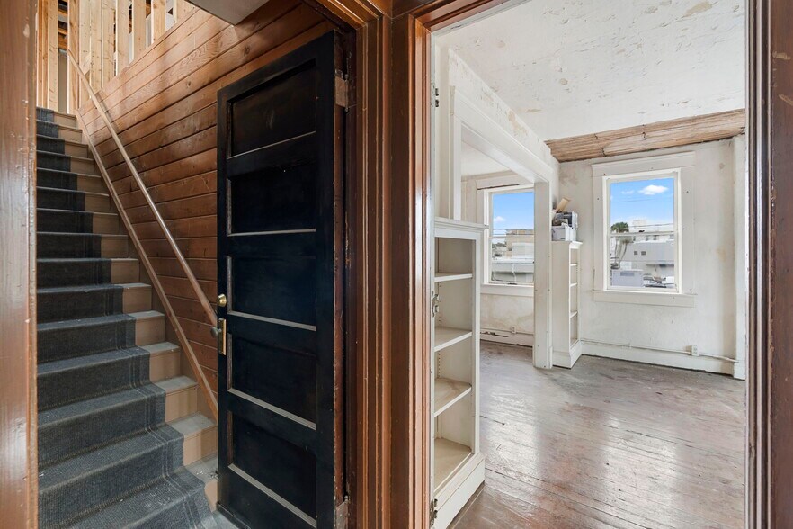 More Photos Of 204 Magnolia St, New Smyrna Beach Restaurant For Sale