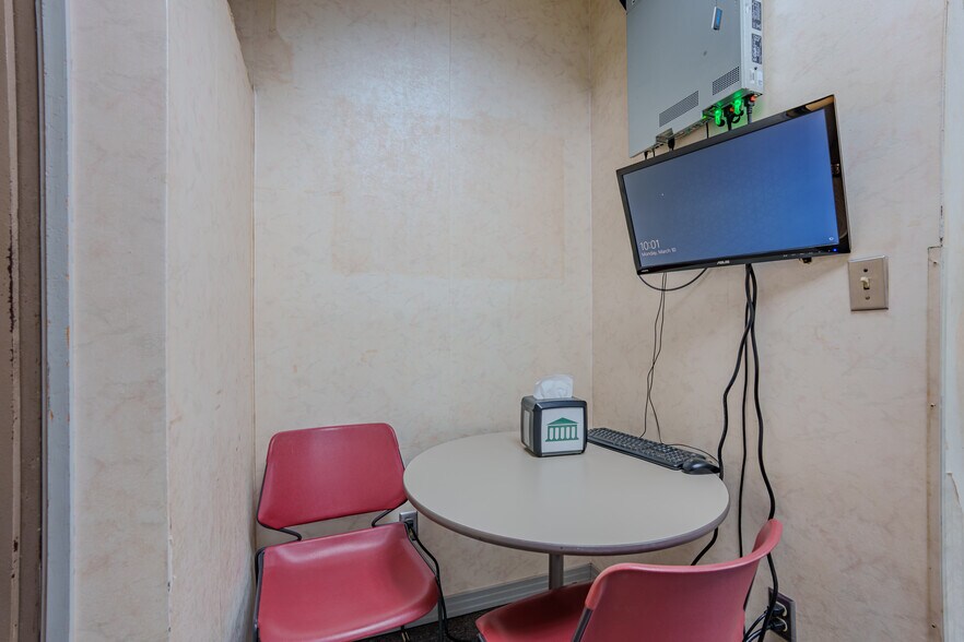 More Photos Of 305 4th Ave SW, Red Bay Bank For Sale